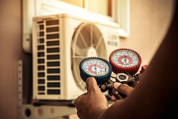 Professional Hvac technician working in Glenpool, OK